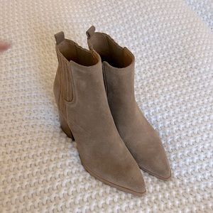 Marc Fisher Boots never worn